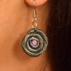 Round gray earrings with fuchsia details
